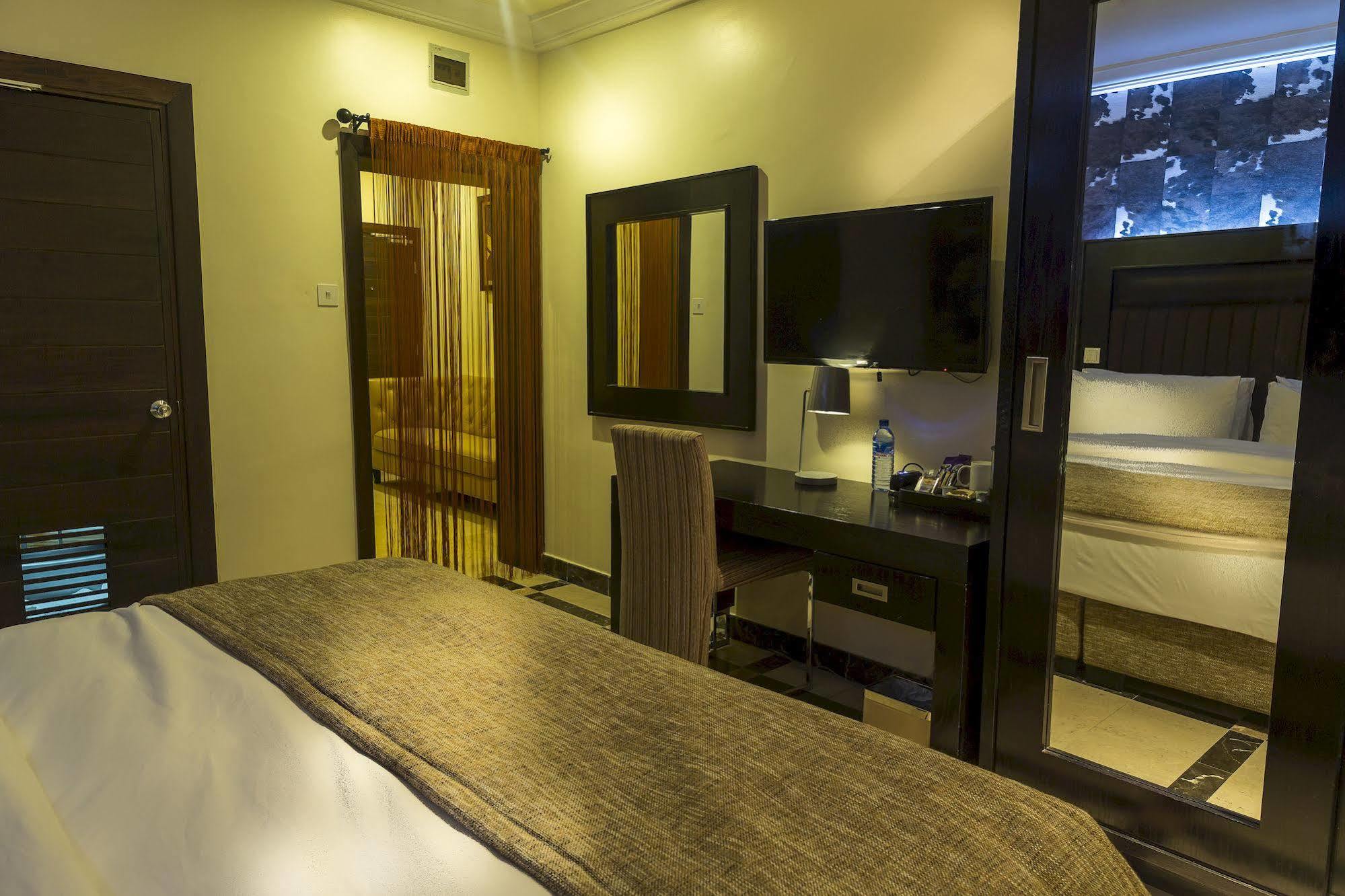 Quo Vadis Hotel Abuja Ngoại thất bức ảnh