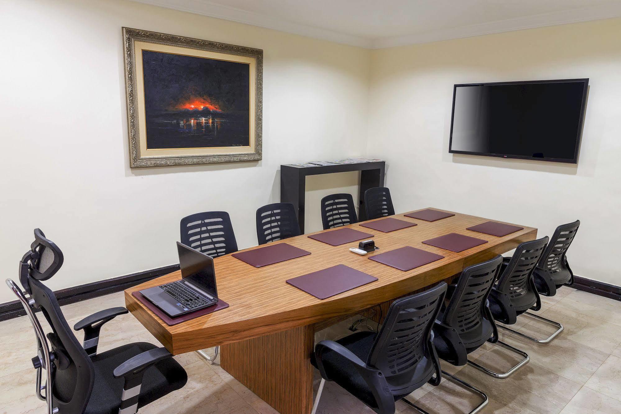 Quo Vadis Hotel Abuja Ngoại thất bức ảnh
